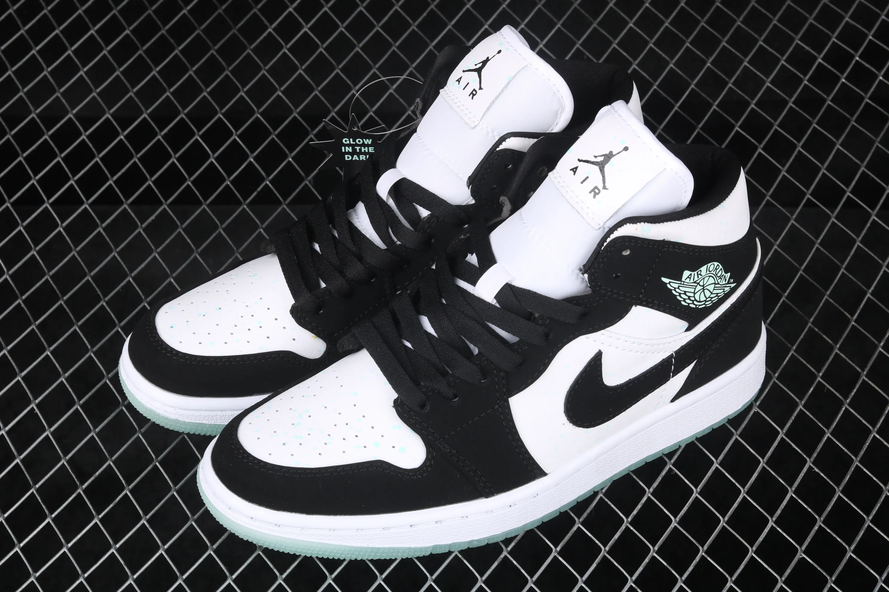 All categories Air Jordan Jordan series basketball shoes Air Jordan 1 Mid Air Jordan 1 Mid AJ1 Joe 1 black and white color luminous starry mid-top BQ6931-103